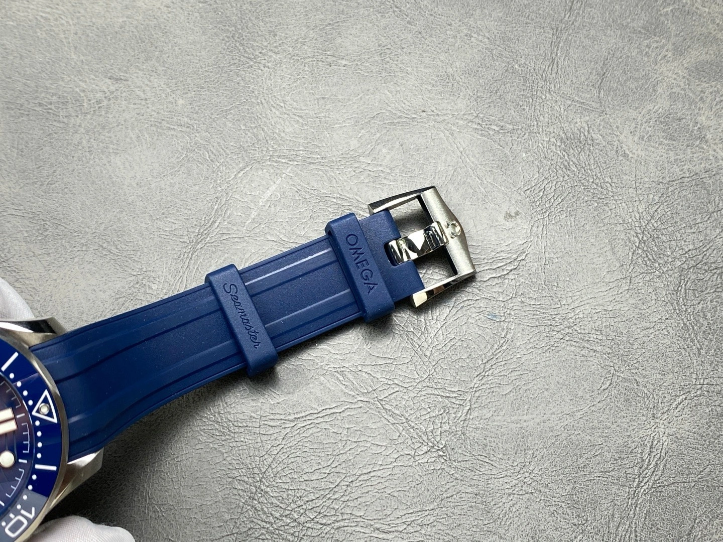 Popular CBD Factory Omega Seamaster Diver 300M 42mm Blue Wave Dial Blue Ceramic Bezel Blue Rubber Strap (210.32.42.20.03.001) 1:1 Super Clone – DD8800 Movement 279